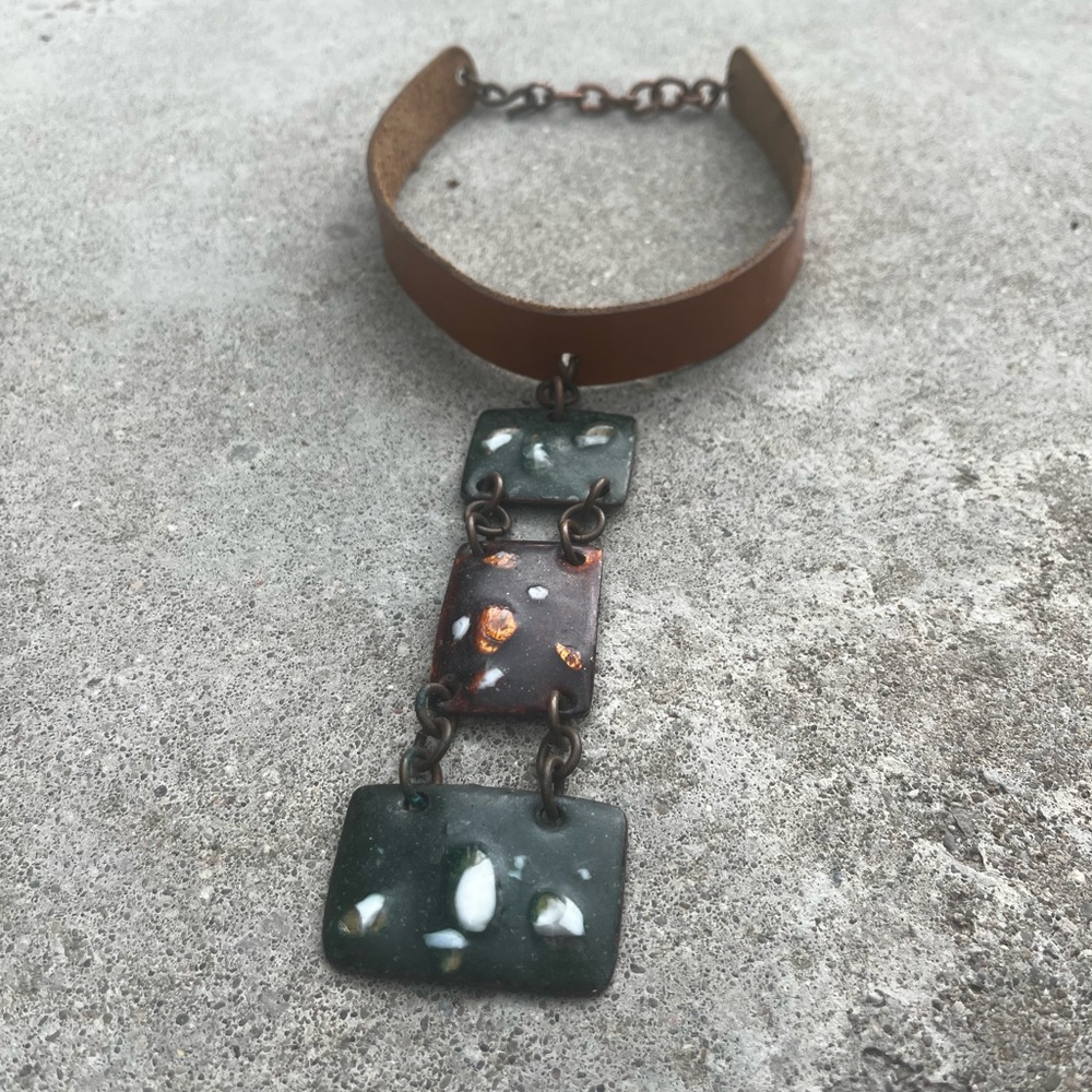 Vintage Hippy Boho MCM Vitreous Glass Enamel Copper Leather Choker Necklace
